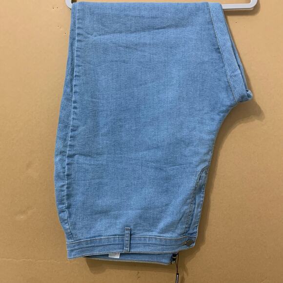 PRETTYLITTLETHING PLUS Light Wash Hi Waist Skinny Jeans Sz 20 - Picture 13 of 15